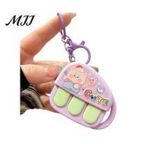 Cartoon Keychain Pendant Mini Piano Recorder Design Stress Relief Portable Fidget Toy with Decompression Rebound Button Key Chain rožinė