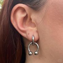 2 Pcs Fashion Horseshoe Round Beads Hollow Simple Stainless Steel Silver Color Earrings Women Prom Daily Party Gift Jewelry Silver