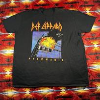 Def Leppard Pyromania Size XL T  Short Sleeve 2018 Black Tour Band Music Unisex T-Shirt M