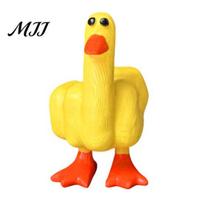 Niche Landscaping Statue Funny Middle Finger Duck Resin Figurine, Hand-Painted Cheeky Statue, Weatherproof Indoor Decorative Craft Outdoor Decor geltona