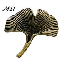 Plant Design Lapel Pin Men Suit Pin, Feather Apricot Leaf Brooch Retro Style Zinc Alloy for Shirt Collar Coat Cardigan Scarf D