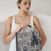 DakS Navy Flower Embroidery Jacquard Tote Bag S Dcba6f654n2 Single option