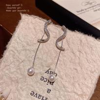 Korean Elegant Full-Diamond Arc Tassel Earrings for Women - Luxurious, Shiny, High-End Pearl Design A1719 sidabras