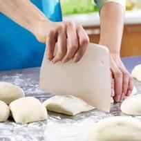 Food-Contact PP Dough Scraper Flexible Bench Scraper Multifunction Dough Cutter  Rice Roll Prep 1pcs