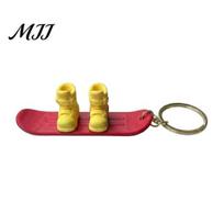 Snowboard Keychain Pendant 3D Ski Boots Charm Key Holder Sports Accessory Outdoor Enthusiasts Car Bag raudona