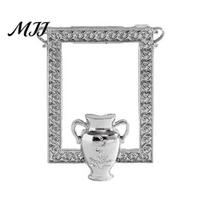 Vase Pendant Necklace Flower Brooch Retro Photo Frame And Lightweight Dried Flowers Holder Jewelry Gift for Women Mom Wife Unique Detail B