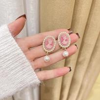 French Retro Court Portrait Round Tag Pearl Earrings Women Gentle Exquisite Elegant High Temperament Jewelry Gift