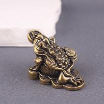 Handcrafted Copper Wealth Toad Statue Feng Shui Prosperity Frog Sculpture for Office Reception Living Room Desktop Decor brass