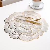 Kūrybinga bijūno auksu įspausta skandinaviška padėkliukas: PVC Šilumos izoliacija, Neslystantis, Vandeniui atsparus, Apsaugantis nuo nuplikymo Stalo padėkliukas. Peony Flower [Gold]