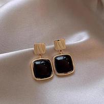New Retro Square Women's Dangle Earrings Wire Red Geometric Statement Heavy Hanging Earrings juoda