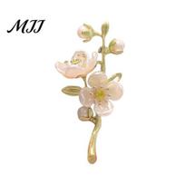 Vintage Lapel Pin Jasmine Brooch Faux Pearl Petal Flower Sweater Cardigan Coat Business Suit Decoration Women Clothing Accessories Multifunctional