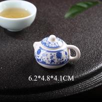 1pcs Ceramic Mini Teapot Pocket Fingertip Pot Chinese Blue and White Porcelain Ornaments Home Decoration Tea Pet Tea Set