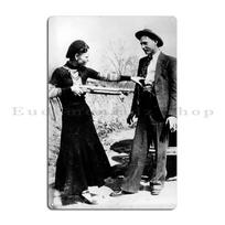Bonnie ir Clyde su šautuvu Metalinė plokštelė Sukurti dizainą Virtuvės spausdinimas Garažo skardos ženklas Plakatas 20x30cm
