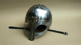 Viduramžių 18 gabarito plieno normaniškas šalmas vikingų šarvai M