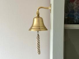 Senovinis vientiso žalvario laivo varpas 4 coliai, Jūrinis sieninis dekoras, Jūros varpas, Antikinis pakrantės namų akcentas, Rustic valties varpo dovana