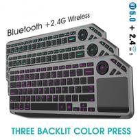 „Bluetooth“ belaidė klaviatūra su jutikliniu kilimėliu 7 spalvų foniniu apšvietimu 2,4 g įkraunama „Trackpad“ klaviatūra, skirta „Smart TV“, „iOS iPhone“ / „IPad“