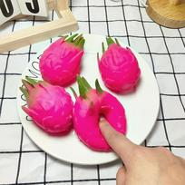 1pc Simulated Dragon Fruit Squeeze Toy, Soft Squishy Stress Relief Ball, Novelty Fidget Sensory Toy for Kids Adults rožinė