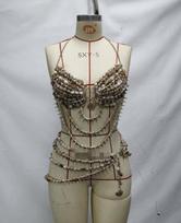 Naujas Atvykimas Karoliukais Puoštos Liemenėlės Atviras Nugaros Vasarinės Moteriškos Paplūdimio Aprangos Camisole Susišildanti Kaklą Seksualus Korsetas Karoliukų 2 Dalių Rinkinys Kūno Grandinėlė smėlis