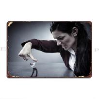 Lady Boss Crushing Her Employee Metal Sign Vintage Cinema Design Design Design Tin Sign Poster 20x30cm（7.8x11.8inch）