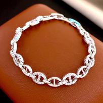 Zircon Pig Nose Chain Bracelet: Light Luxury, High-End Fashion, Niche Design Jewelry