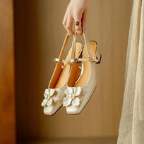 Hot Selling Retro Square Head Flower Buckle Strap New Women's Sandals 2025 Summer Slingback Med Heels Shoes Sandalias Mujer 34