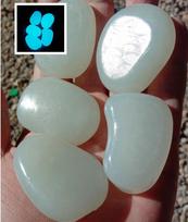 4.5cm Large Colored Luminous Stone for Fish Tank and Garden Landscaping - 15g, Glows at Night. balta