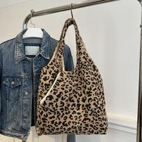 Women Corduroy Shoulder Bag Large Capacity Leopard Print Handbag Underarm Shopper Tote Pouch with Mini Purse KTY 32x10x32cm chaki