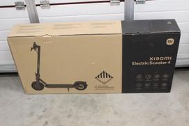 SALE OUT. Xiaomi Electric Scooter 4 EU | Xiaomi Electric Scooter 4 EU | 300 W | 25 km/h | 10 " | 6 month(s) | Black | DEMO, SCRA