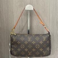 [Pre-Owned] Pochette Monogram Zip Closure PVC Handbag - Very Good #XS4RHO ONE SIZE