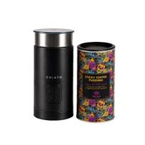 CHiATO milkPLAY pieno plakiklio ir Whittard of Chelsea Sticky Toffee Pudding karšto šokolado rinkinys