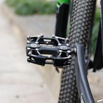 Aluminum Alloy Bike Pedal, Lightweight and     Accessories for Mountain Cycling, Compact Design with Anti-Slip Features
