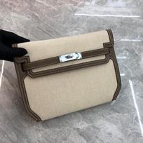 Niche Design Bag Canvas Cowhide Cross-body Underarm Messenger Casual Lock-up Leather Women's Length 25x thickness 4 x height 20cm gray