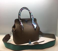 New Original Togo Top Layer Cowhide Shoulder Bag Lychee Patterned Milk Box Twist Buckle Handbag Single Shoulder Crossbody Bag Length 25x Thickness 15x Height 22cm chaki