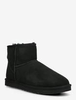 UGG - M Classic Mini - Žieminiai batai - Juoda