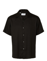 Selected - Slhrlxcharlie Satin Ss Shirt Resort - Marškiniai trumpomis rankovėmis - Juoda