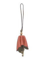 Lauren Ralph Lauren - Two-Tone Leather Flower Charm - Raktų pakabukai ir rankinių pakabukai - Koralinė spalva