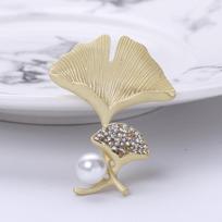 Pearl Female Dumb Gold Ginkgo Biloba Accessories Brooch Fashion Simple Clothes Pin Temperament Accessories Fixed Clothes beige