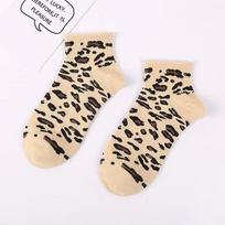 5 poros moteriškų sezoninių madingų ir tendencingų leopardo rašto medvilninių prakaitą sugeriančių ir patogių sportinių žemų kojinių One Size smėlis