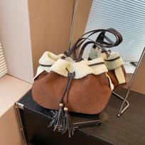 Fuzzy large capacity tote bag for women  Korean style casual lamb fur retro commuting underarm bag brown
