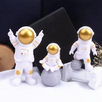 3pcs 1PC Figure Astronaut Action Figure Astronaut Mini Diy Model Action Pop Home Decor Cute Spaceman Set auksas