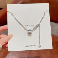 Creative tassel necklace female Joker light luxury niche design pendant colorfast titanium clavicle chain exquisite accessories.