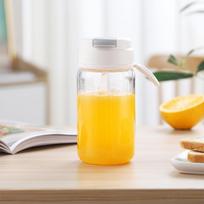 600 ml plastikinis virdulys, nešiojamas kelioninis vandens buteliukas su šiaudeliu, sportinis fitneso puodelis, paprastas citrinos sulčių riebalų puodelis, universalus puodelis suaugusiems 401-500ml pilka spalva