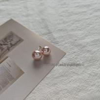 Platycodon Sleepyhead | Adorable Pink French Bun Pearl Earrings with Gentle Style gray