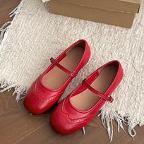 Red French retro square head flat bottom shallow mouth single shoes women's 2025 new spring one-word buckle soft-soled Mary Jane shoes 35 raudona