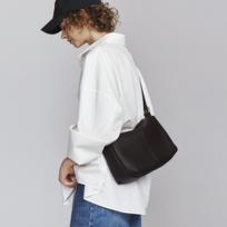 The first layer of togo cowhide moon bag, the new one-shoulder underarm tote bag, niche simple design, retro messenger bag. juoda