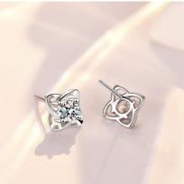 Pure Silver 999 Lucky Four-Leaf Clover Stud Earrings Female Personalized Graceful and Wild Stud Earrings Summer Little Fresh Ear Rings 99