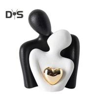 Ceramic Couple Hug Love Statue Mini Hugging Couple Sculpture Romantic Lover Figurine Home TV Stand Shelf Decor for Wedding Anniversary Valentine Gift S juoda balta spalva