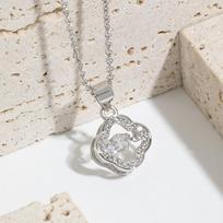 Lucky Grass Master Stone Dancing Pendant Necklace Rose Gold Jumping Heart Korean Version Simple and Flexible Four Leaf Grass Necklace white