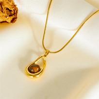 Stylish retro stainless steel water drop-shaped tiger's eye stone pendant necklace, simple design does not fade collarbone chain beige