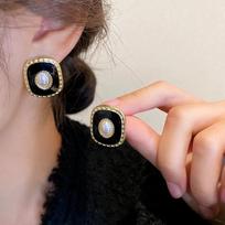 Retro Black Color Square Imitation Pearl Stud Earrings For Women Statement Unique Geometric Jewelry Brincos Pendientes black
